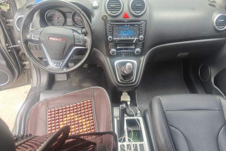 Used Haval H6 2015 Upgraded Model 1.5T Manual Two-Wheel Drive Elite Version Center Console