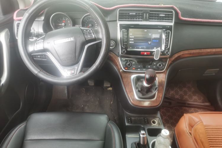 Used Haval H6 2015 Revised Version Sport Edition 1.5T Manual Transmission Two-Wheel Drive Elite Grade Center Console