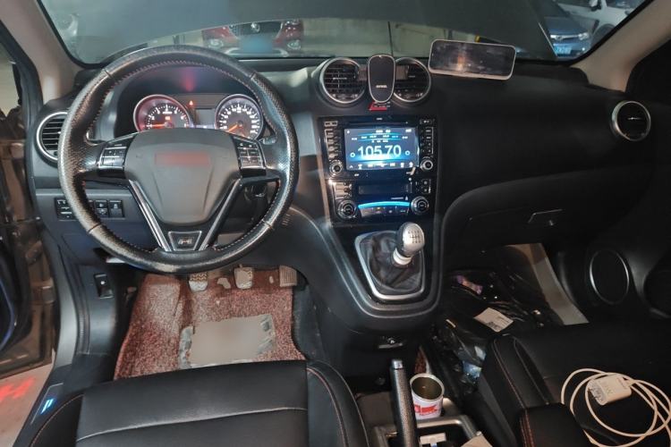 Used Haval H6 2015 Upgraded Model 1.5T Manual Two-Wheel Drive Elite Version Center Console