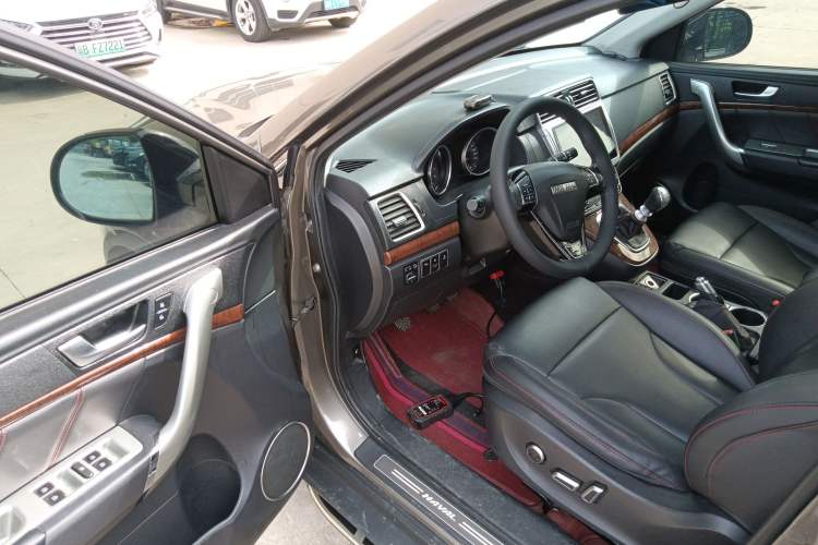 Used Haval H6 2015 Revised Version Sport Edition 1.5T Manual Transmission Two-Wheel Drive Elite Grade Driver Seat