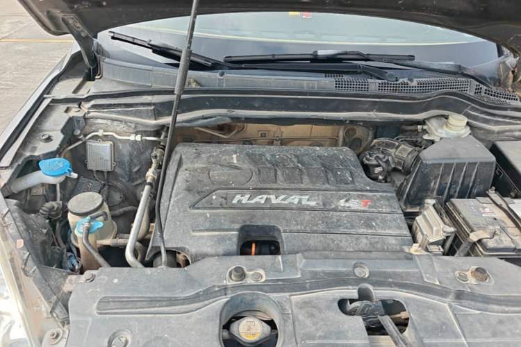 Used Haval H6 2015 Upgraded Model 1.5T Manual Two-Wheel Drive Elite Version Engine Bay