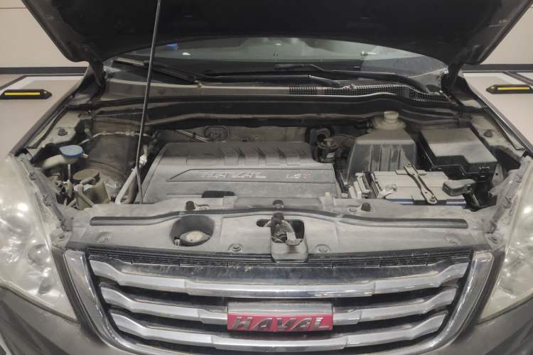 Used Haval H6 2015 Upgraded Model 1.5T Manual Two-Wheel Drive Elite Version Engine Bay