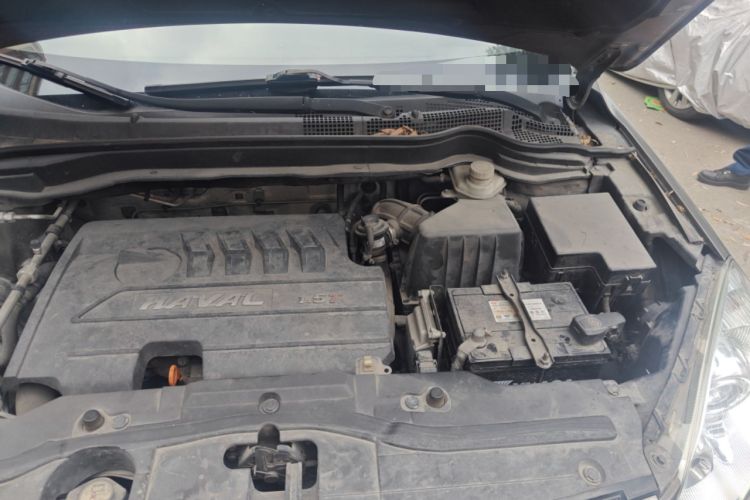 Used Haval H6 2015 Upgraded Model 1.5T Manual Two-Wheel Drive Elite Version Engine Bay Left