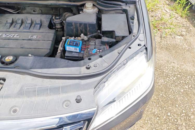 Used Haval H6 2015 Sport Edition 1.5T Automatic Two-Wheel Drive Luxury Model Engine Bay Left