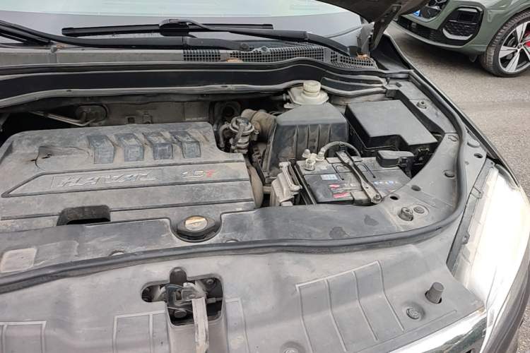 Used Haval H6 2015 Sport Edition 1.5T Automatic Two-Wheel Drive Luxury Model Engine Bay Left