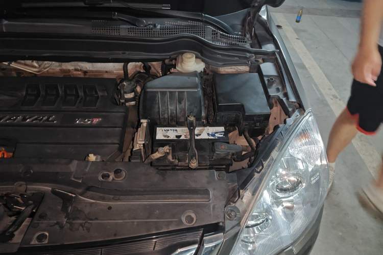Used Haval H6 2015 Upgraded Model 1.5T Manual Two-Wheel Drive Elite Version Engine Bay Left