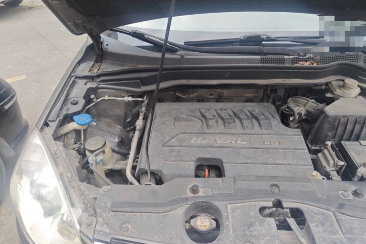 Used Haval H6 2015 Upgraded Model 1.5T Manual Two-Wheel Drive Elite Version Engine Bay Right