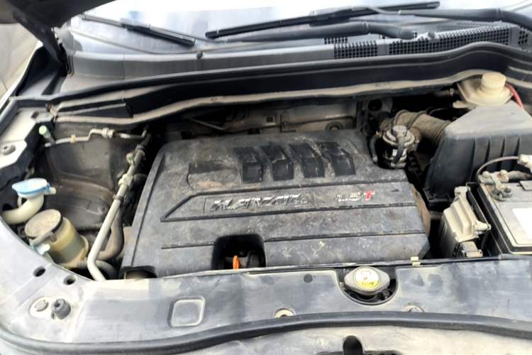 Used Haval H6 2015 Sport Edition 1.5T Automatic Two-Wheel Drive Luxury Model Engine Bay