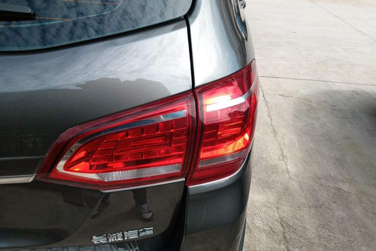 Used Haval H6 2015 Revised Version Sport Edition 1.5T Manual Transmission Two-Wheel Drive Elite Grade Exterior 3