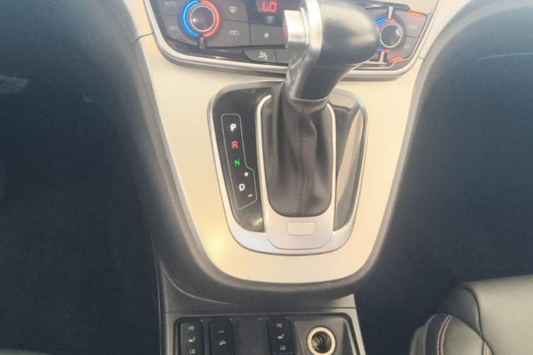 Used Haval H6 2015 Sport Edition 1.5T Automatic Two-Wheel Drive Luxury Model Gear Lever