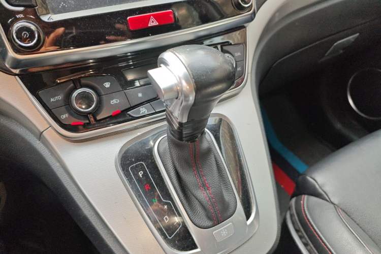Used Haval H6 2015 Sport Edition 1.5T Automatic Two-Wheel Drive Luxury Model Gear Lever