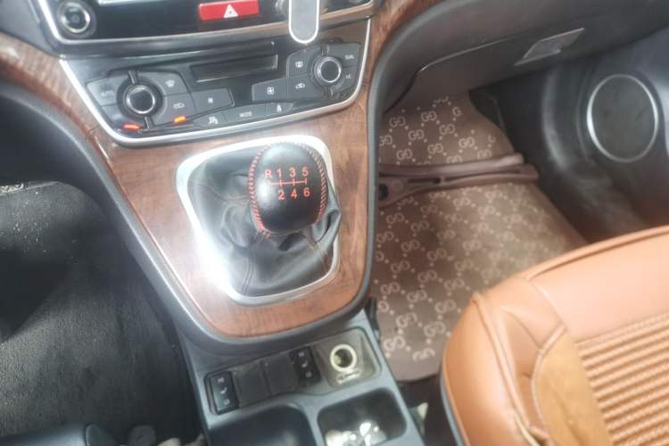 Used Haval H6 2015 Revised Version Sport Edition 1.5T Manual Transmission Two-Wheel Drive Elite Grade Gear Lever
