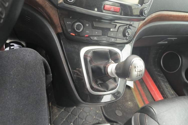 Used Haval H6 2015 Sport Edition 1.5T Manual Two-Wheel Drive Elite Model Gear Lever