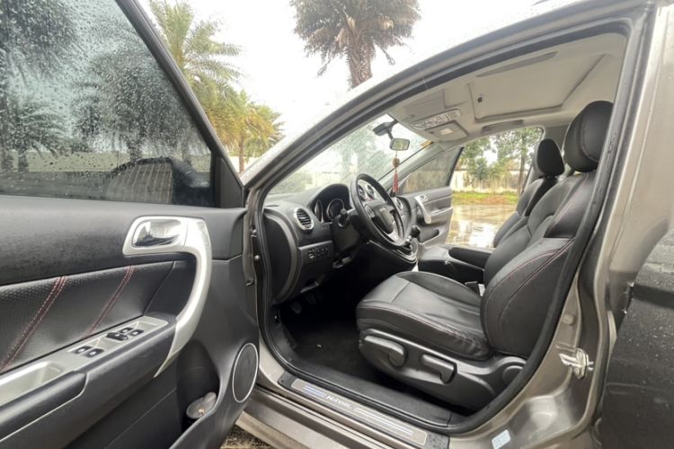 Used Haval H6 2015 Upgraded Model 1.5T Manual Two-Wheel Drive Elite Version Interior 3