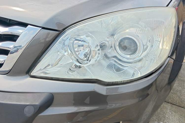 Used Haval H6 2015 Upgraded Model 1.5T Manual Two-Wheel Drive Elite Version Left Front Headlight