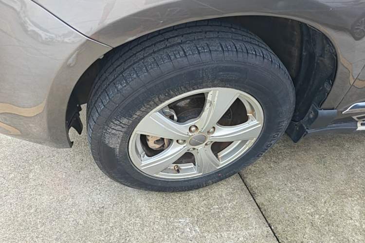 Used Haval H6 2015 Upgraded Model 1.5T Manual Two-Wheel Drive Elite Version Left Front Wheel Hub
