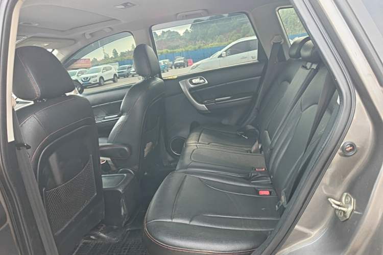 Used Haval H6 2015 Upgraded Model 1.5T Manual Two-Wheel Drive Elite Version Left Rear Seat