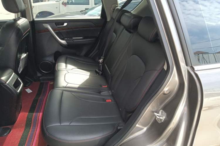 Used Haval H6 2015 Revised Version Sport Edition 1.5T Manual Transmission Two-Wheel Drive Elite Grade Left Rear Seat