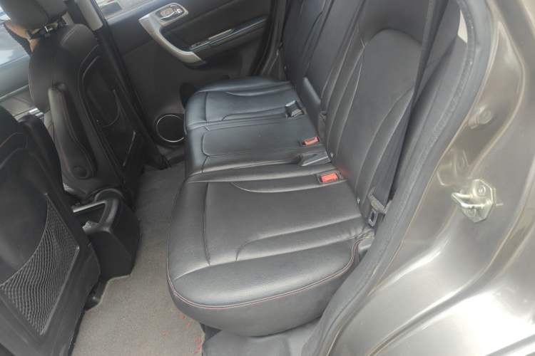 Used Haval H6 2015 Upgraded Model 1.5T Manual Two-Wheel Drive Elite Version Left Rear Seat