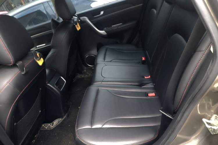Used Haval H6 2015 Sport Edition 1.5T Automatic Two-Wheel Drive Luxury Model Left Rear Seat