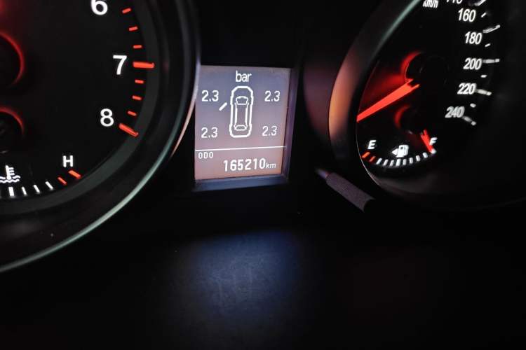 Used Haval H6 2015 Upgraded Model 1.5T Manual Two-Wheel Drive Elite Version Odometer Close Up