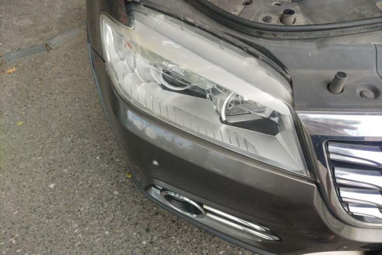 Used Haval H6 2015 Sport Edition 1.5T Automatic Two-Wheel Drive Luxury Model Right Front Headlight