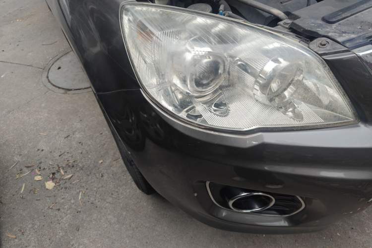 Used Haval H6 2015 Upgraded Model 1.5T Manual Two-Wheel Drive Elite Version Right Front Headlight