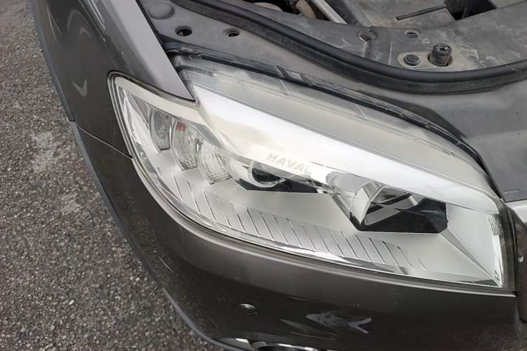 Used Haval H6 2015 Sport Edition 1.5T Automatic Two-Wheel Drive Luxury Model Right Front Headlight