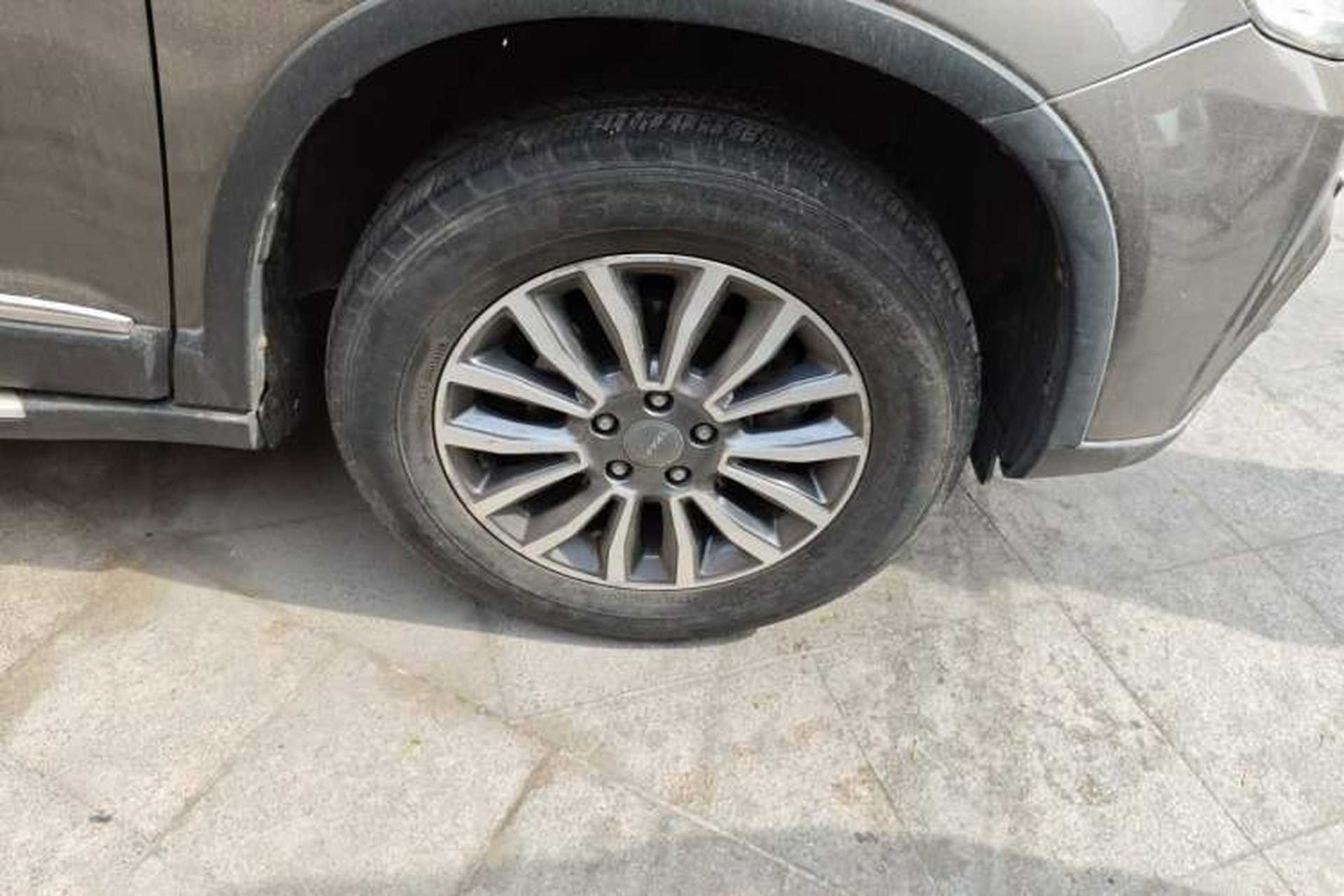 Used Haval H6 2015 Sport Edition 1.5T Automatic Two-Wheel Drive Luxury Model Right Front Wheel Hub