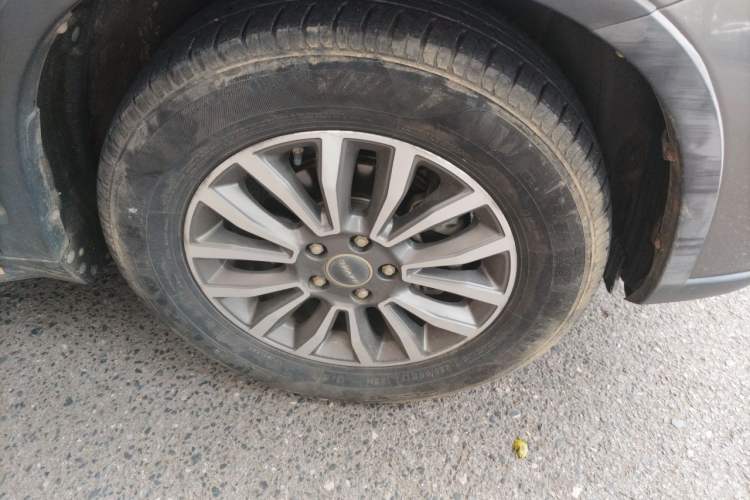 Used Haval H6 2015 Sport Edition 1.5T Automatic Two-Wheel Drive Luxury Model Right Front Wheel Hub