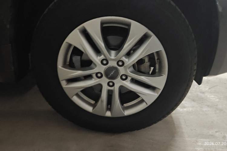 Used Haval H6 2015 Upgraded Model 1.5T Manual Two-Wheel Drive Elite Version Right Front Wheel Hub