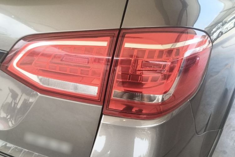 Used Haval H6 2015 Sport Edition 1.5T Automatic Two-Wheel Drive Luxury Model Right Rear Taillight