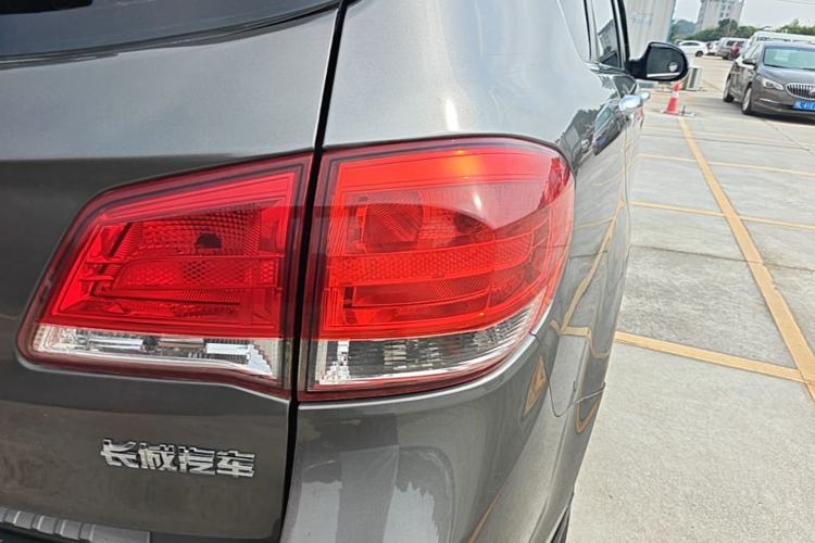Used Haval H6 2015 Upgraded Model 1.5T Manual Two-Wheel Drive Elite Version Right Rear Taillight
