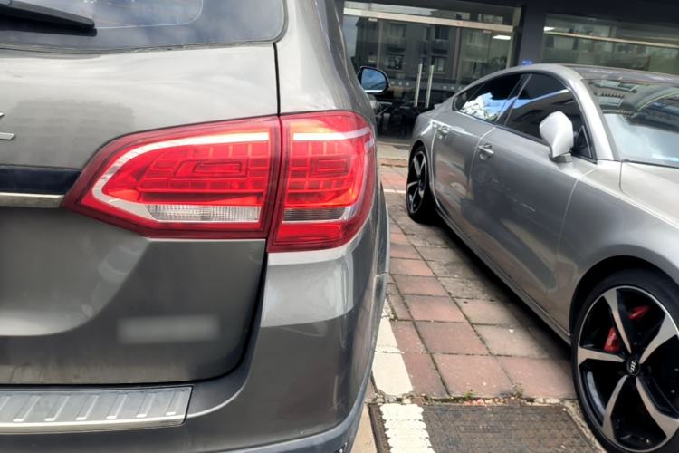 Used Haval H6 2015 Sport Edition 1.5T Automatic Two-Wheel Drive Luxury Model Right Rear Taillight