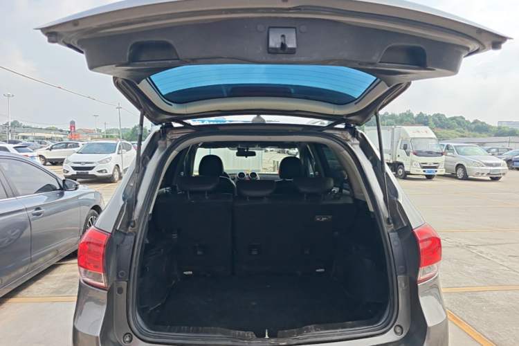 Used Haval H6 2015 Upgraded Model 1.5T Manual Two-Wheel Drive Elite Version Trunk