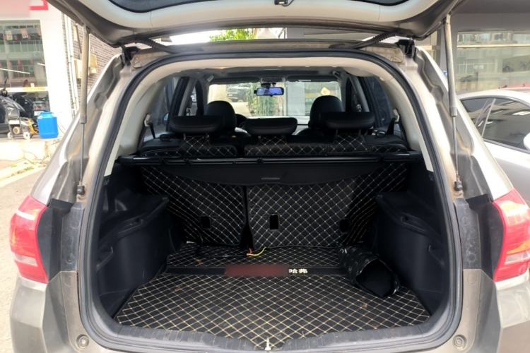 Used Haval H6 2015 Sport Edition 1.5T Automatic Two-Wheel Drive Luxury Model Trunk