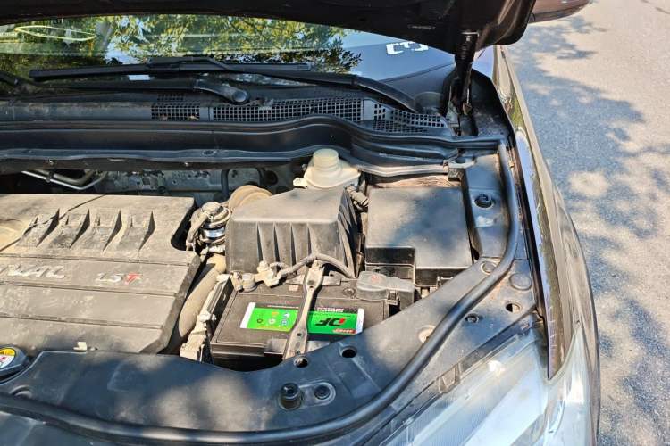 Used Haval H6 2015 Sport Edition 1.5T Automatic Two-Wheel Drive Luxury Model Engine Bay Left