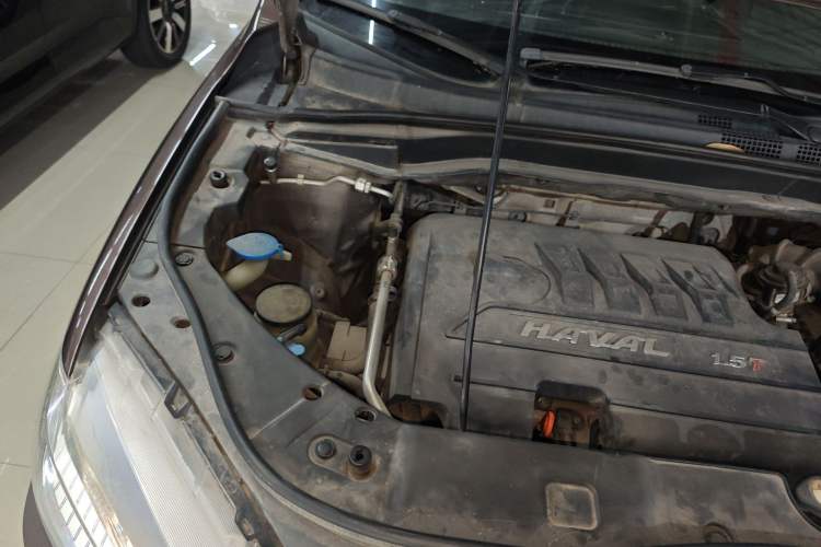 Used Haval H6 2015 Sport Edition 1.5T Automatic Two-Wheel Drive Luxury Model Engine Bay Right