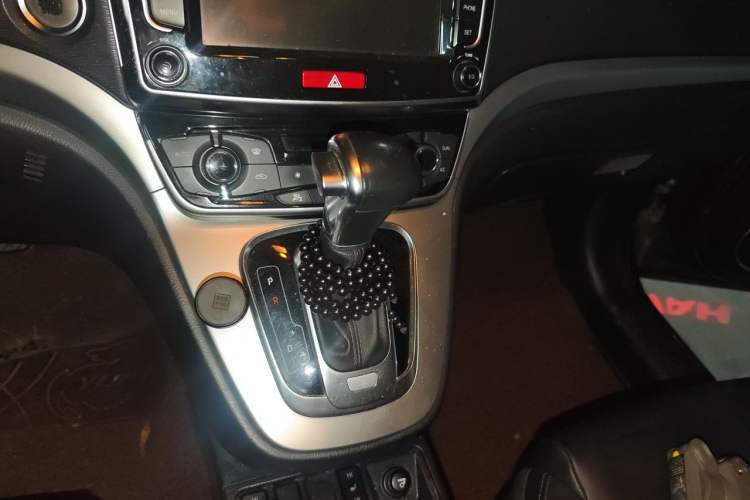 Used Haval H6 2015 Sport Edition 1.5T Automatic Two-Wheel Drive Luxury Model Gear Lever