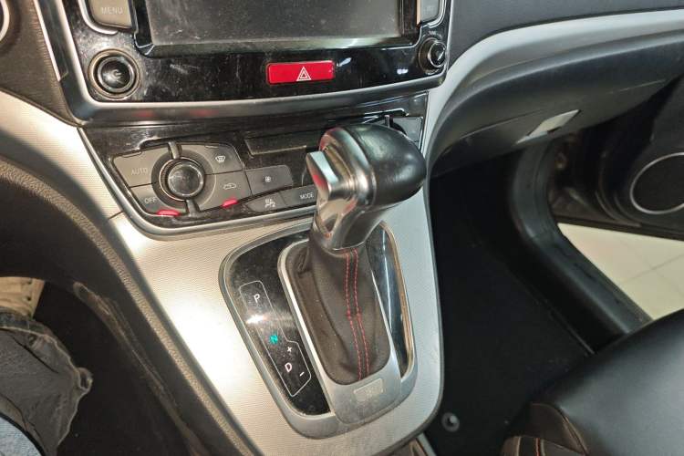 Used Haval H6 2015 Sport Edition 1.5T Automatic Two-Wheel Drive Luxury Model Gear Lever