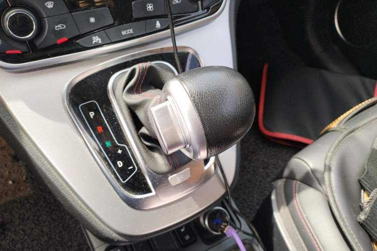 Used Haval H6 2015 Sport Edition 1.5T Automatic Two-Wheel Drive Luxury Model Gear Lever