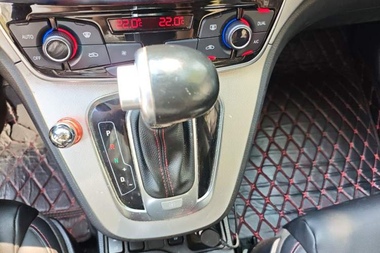 Used Haval H6 2015 Sport Edition 1.5T Automatic Two-Wheel Drive Luxury Model Gear Lever