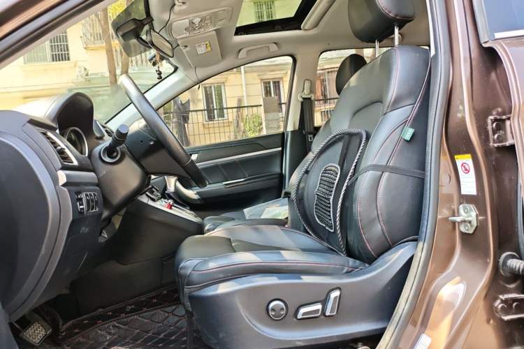 Used Haval H6 2015 Sport Edition 1.5T Automatic Two-Wheel Drive Luxury Model Left Front Seat