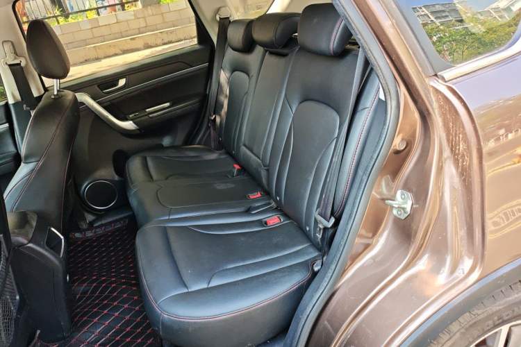 Used Haval H6 2015 Sport Edition 1.5T Automatic Two-Wheel Drive Luxury Model Left Rear Seat