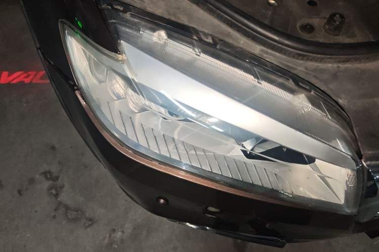 Used Haval H6 2015 Sport Edition 1.5T Automatic Two-Wheel Drive Luxury Model Right Front Headlight