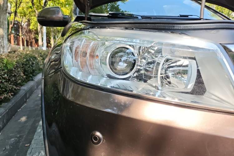 Used Haval H6 2015 Sport Edition 1.5T Automatic Two-Wheel Drive Luxury Model Right Front Headlight