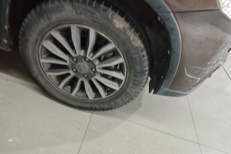 Used Haval H6 2015 Sport Edition 1.5T Automatic Two-Wheel Drive Luxury Model Right Front Wheel Hub