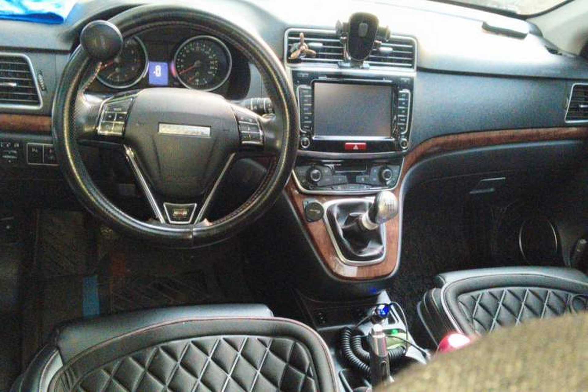 Used Haval H6 2015 Revised Version Sport Edition 1.5T Manual Transmission Two-Wheel Drive Elite Grade Center Console