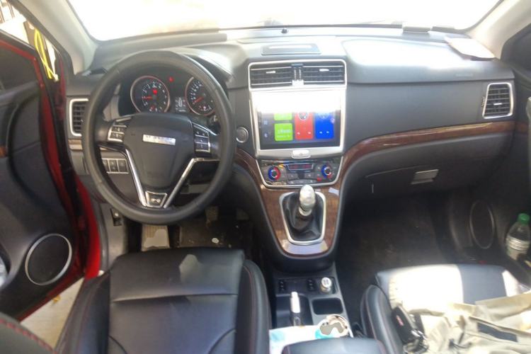 Used Haval H6 2015 Revised Version Sport Edition 1.5T Manual Transmission Two-Wheel Drive Elite Grade Center Console