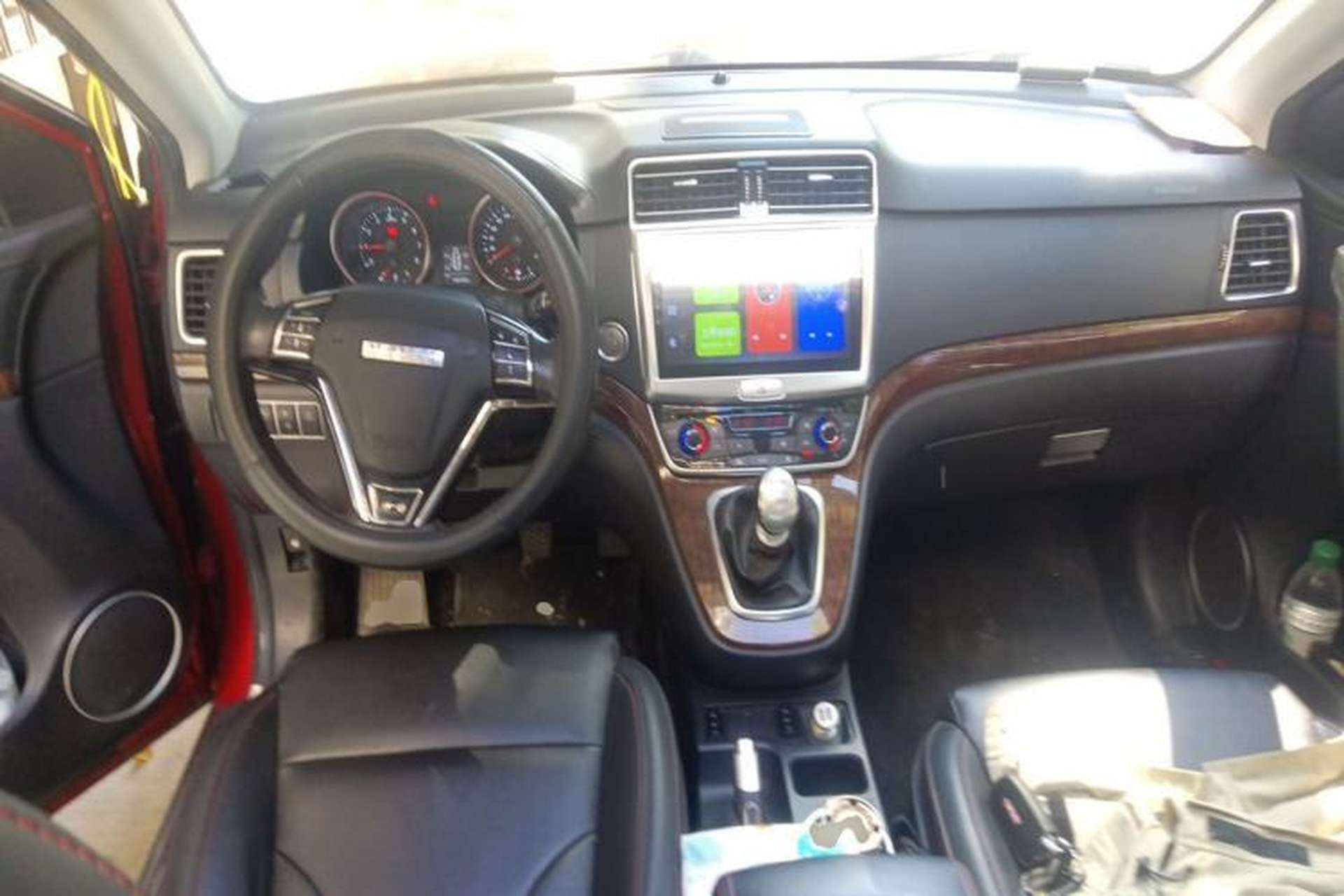 Used Haval H6 2015 Revised Version Sport Edition 1.5T Manual Transmission Two-Wheel Drive Elite Grade Center Console